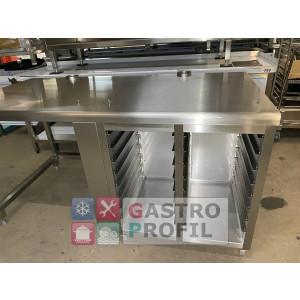 Arbeitstisch 175x88x92cm mit Zapfen für Rational SCC und 16 Einschüben GN 1/1