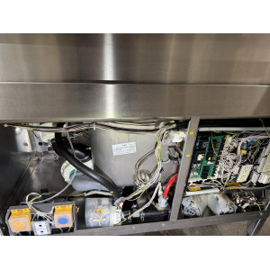 Hobart Doppelkorb-Haubenspülmaschine AUPT-10A Bj. 2019 + Zu - und Ablauftisch + Galgenbrause